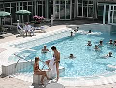 Das Gasthaus Therme-Blick mit 10 Ferienwohnungen in Bad Driburg wartet auf Ihren Besuch. Die Ferienwohnungen sind modern und komfortabel ausgestattet und in verschiedenen Größen angelegt. Die Ferienwohnung Bad Driburg liegt ruhig außerhalb des Stadtzentrums. Bad Driburg Ferienwohnung im Gästehaus Therme-Blick. Ferienwohnungen in Bad Driburg mit moderner Ausstattung.